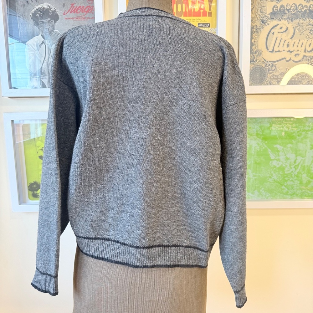 🤍 Vintage 80s Grey Knit Cardigan with Argyle Pocket - Picture 2 of 8